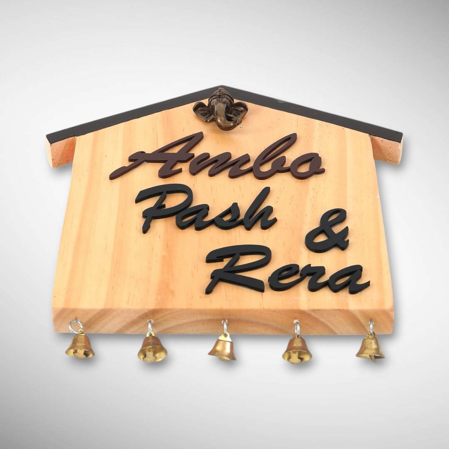 House-shaped wooden Nameplate | Ambo